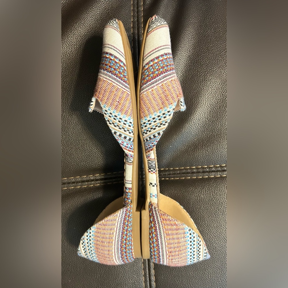 NWOT. Restricted Slip On. Size 8. - Picture 5 of 9